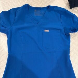 Figs Women's Short Sleeve V-Neck Top in Royal Blue slim cut